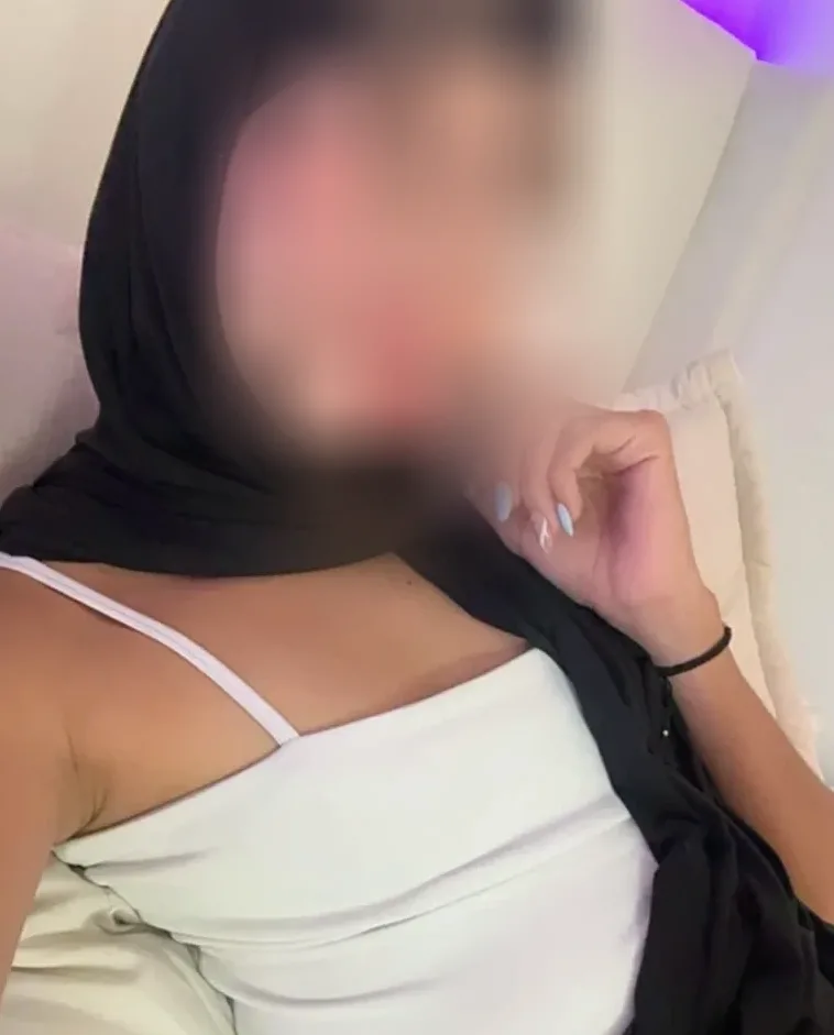 Lea, 24