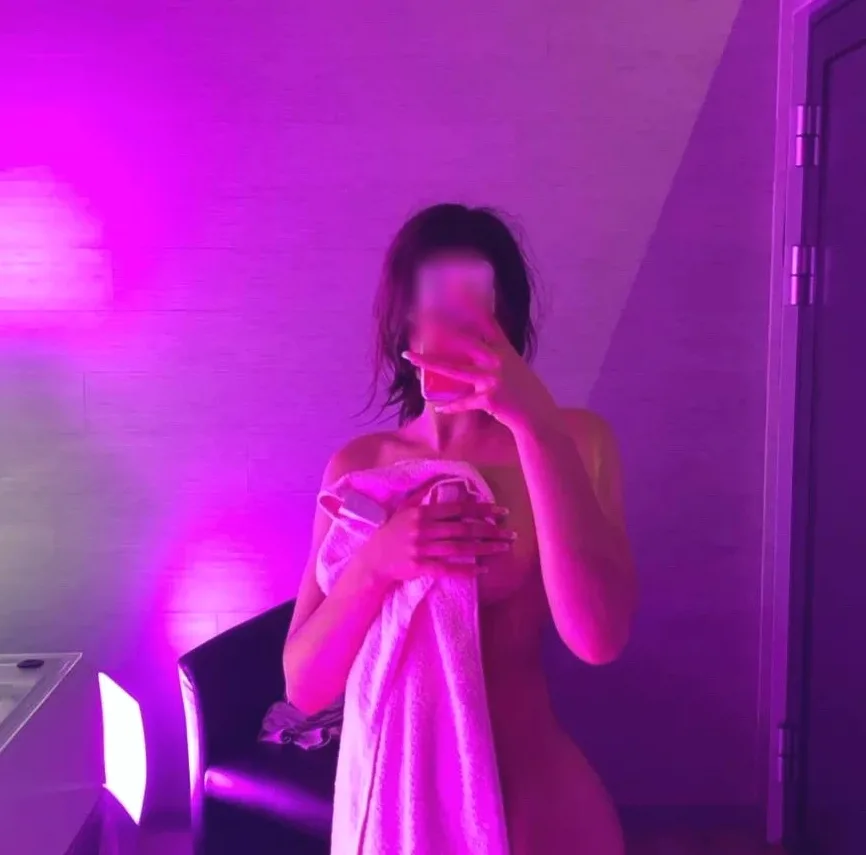 Lilly, 18
