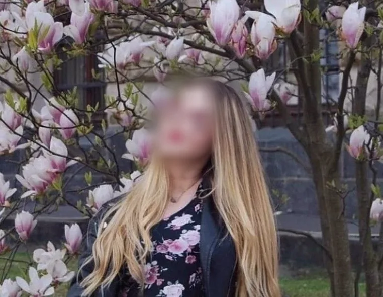 Maja, 25