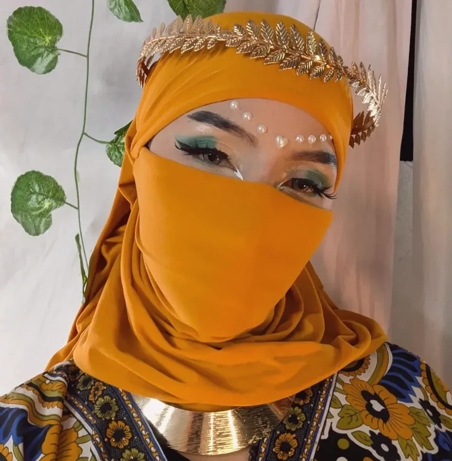 Sarah, 28