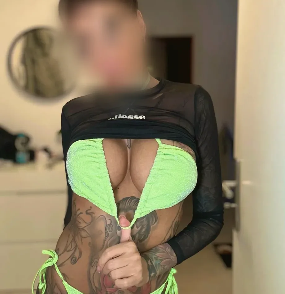 Yvonne, 37
